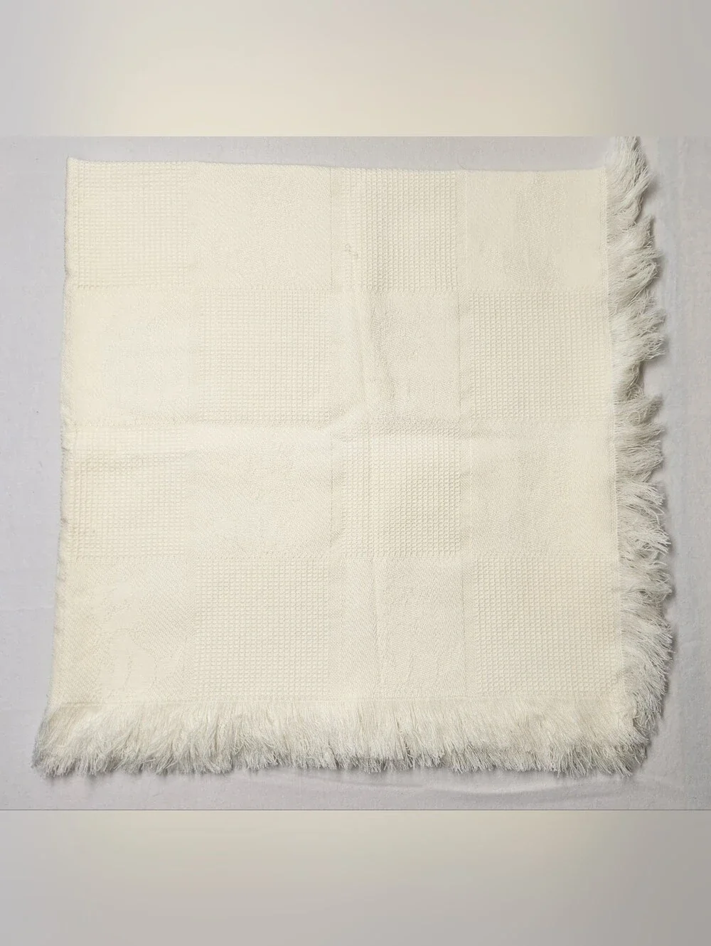 Vintage Ivory Waffle Knit Baby Blanket - Woven Cat Motif & Soft Fringe Throw